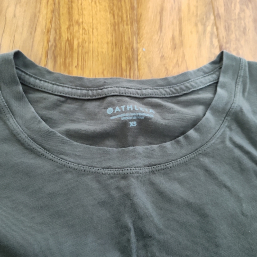 Athleta WoMen's Green Shirt